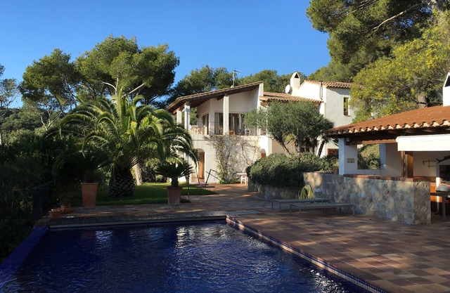 You cook, eat and relax around the pool with nice sea view.