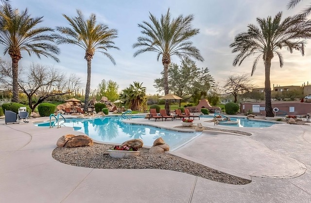 Your Cave Creek Paradise! Full Kitchen, Outdoor Pool, Free Parking!