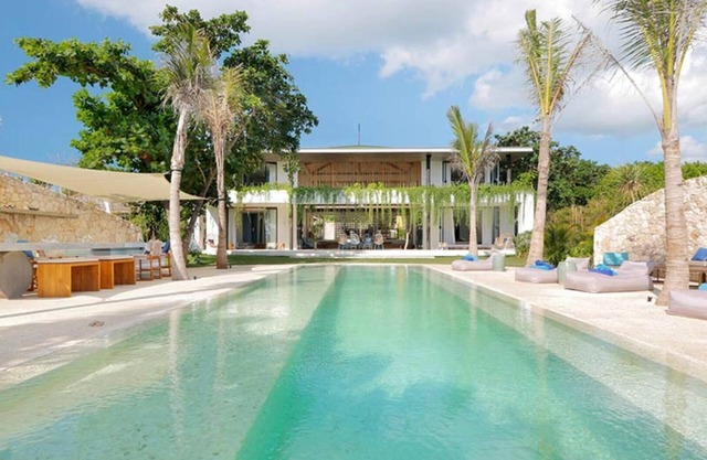 Your Family will love the Exclusive Balinese Service at Your Private Villa in Nusa Lembongan
