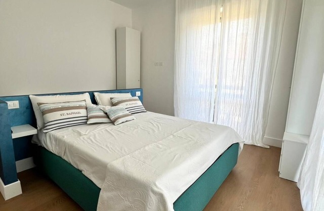 Your home away from home 🩵 A stone's throw from the sea and park 🌞