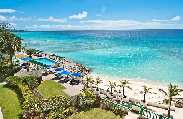 Your Home Away From Home! Enjoy Island Getaway! Beach Access, Pool, Kitchenette!