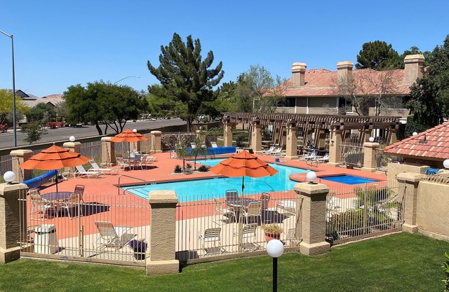 Your Home away from Home, Beautifully Updated in Alta Mesa Châteaux. Mesa AZ