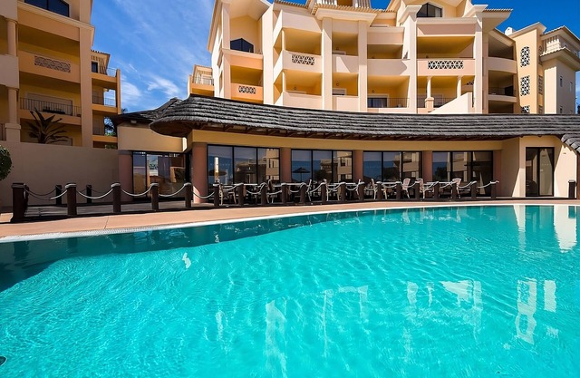 Your Home Away From Home! Fully-equipped Kitchen, 3 Swimming Pool, Free Parking!