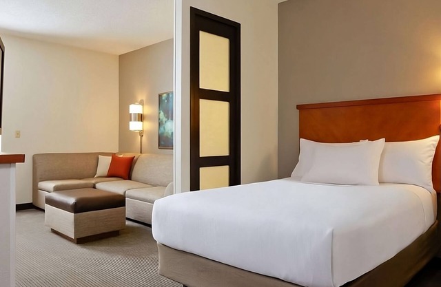 Your Home Away From Home! Pet-Friendly Unit To Relax. Near Sweet Water Park!