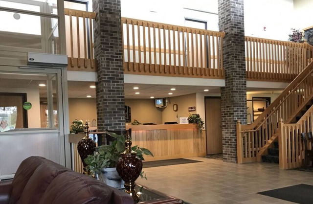 Your Home Away From Home! 4 Great Units, Free Breakfast & Free Parking