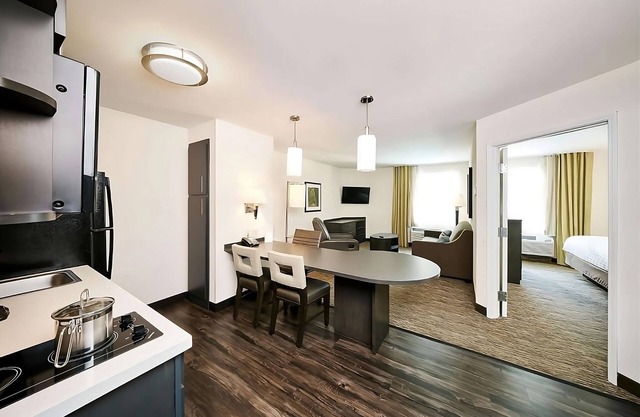 Your Home Away From Home! Full Kitchen, Outdoor Pool, Free Parking