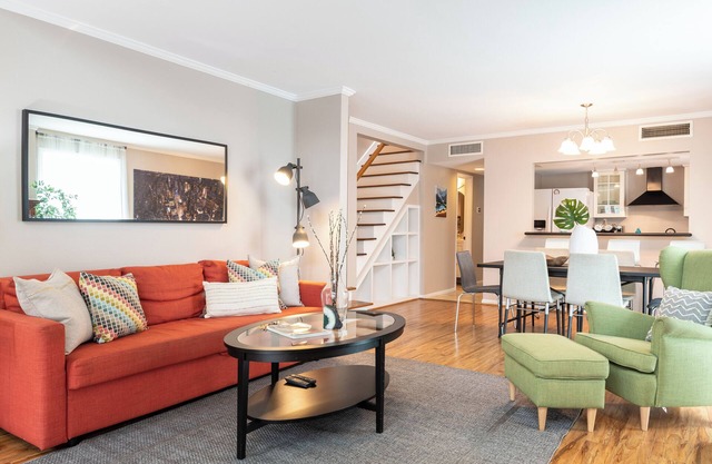 Your Montrose Collective! Sleeps 32/16BR/12BA/10PA ★