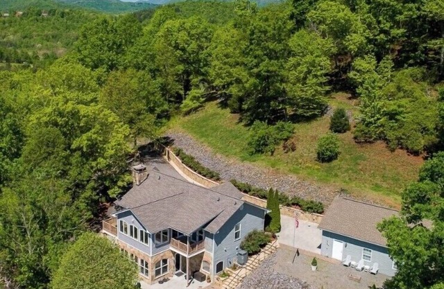 Your mountain paradise!. Year round open views.