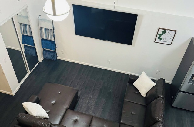 Your One Of A Kind Suite with WiFi, AC in welcoming Terre Haute