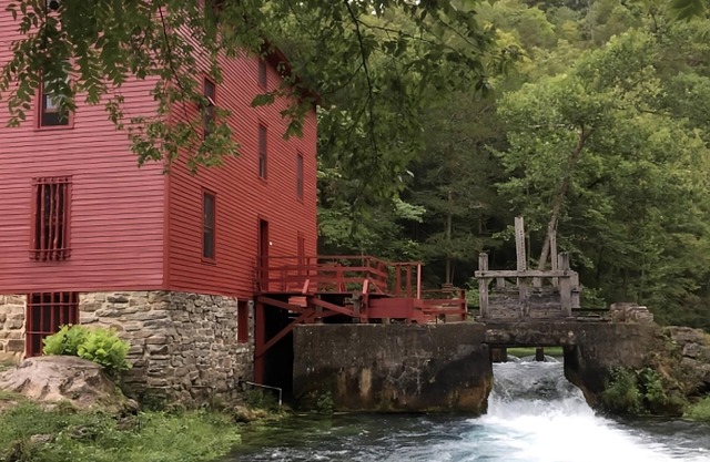 Your Relaxing Getaway Awaits! Pet-Friendly Cabins, Free Parking