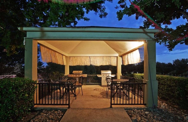 Your Relaxing Getaway Awaits! Free Parking, Pet-Friendly Property