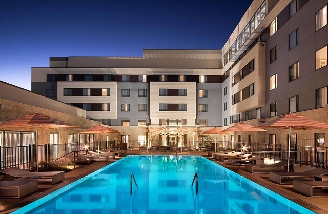 Your Relaxing Getaway Awaits! Outdoor Pool Available, Free Parking!