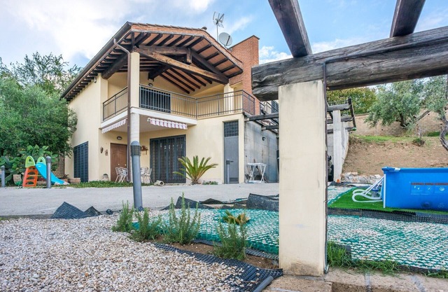Your Roman Base: Garden Villa with Pool