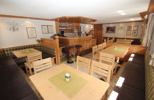 Your specialist for group, youth, family and school ski trips