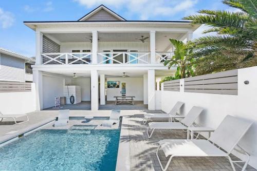 Your Summer Haven Near Beach Heated Pool BBQ