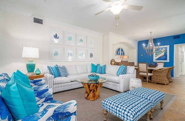 Your Sunshine Getaway: Spacious Coach Home in a SW Florida Resort Oasis