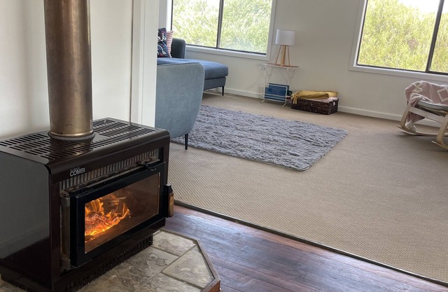 Your winter escape! Wood Fire, Fast Internet, Netflix, Beach. Hitting the spot!