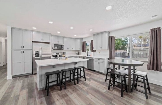 Yuba City Front Unit 5 beds 1 bath with Shared Pool, Laundry, Backyard