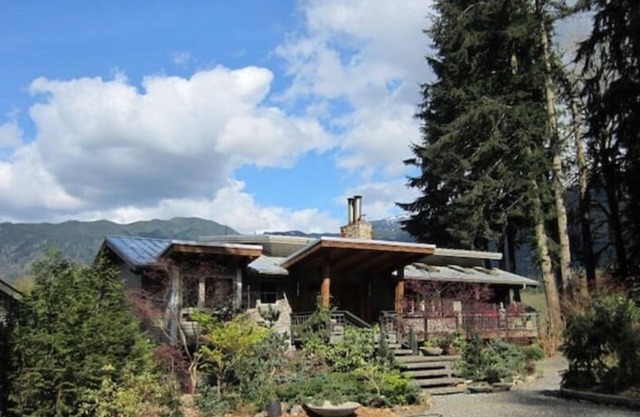 ZEN Oasis On the River ~ Gateway to Mt. Baker Ski