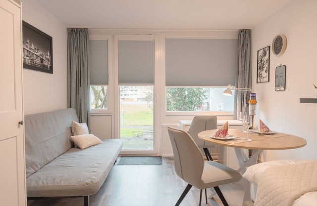 Zentral nah MHH Terrasse Komfort - 1-Zimmer-Apartment Boxspringbett, Schlafsofa