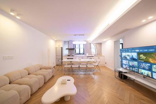 ZHome-Three floors 4 bedrooms - near Nanjing Road