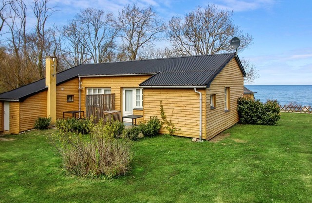 "Zina" - 25m from the sea by Interhome