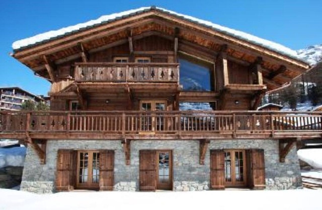 Zinal-Grimentz luxury chalet. Hot tub,sauna,log fire,sun deck,dog friendly,