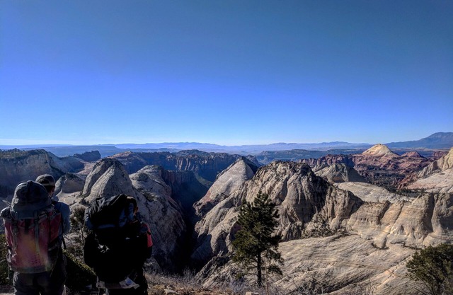 Zion's Edge! Clean home 20 min from Zion National Park, sleeps 10!
