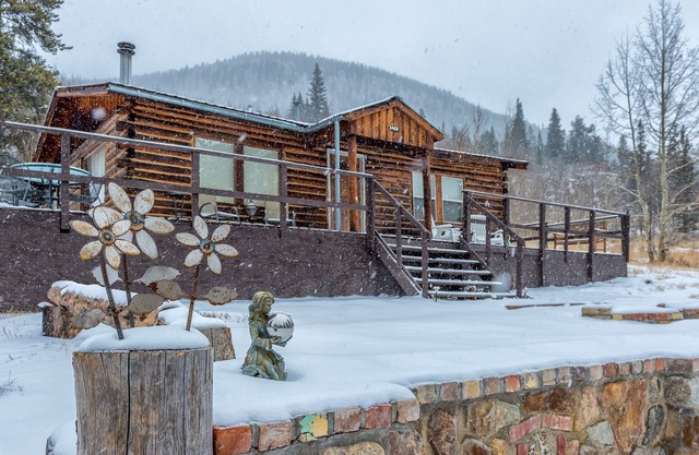 Zuni Log Cabin Vacation Rentals