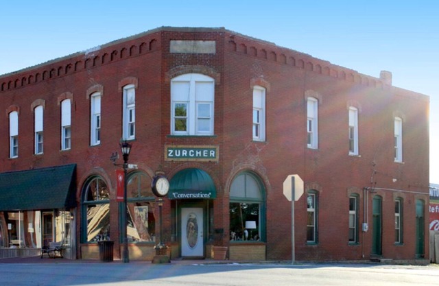 Zurcher on Main, Historic Apartment near Walt Disney Museum, Marceline MO