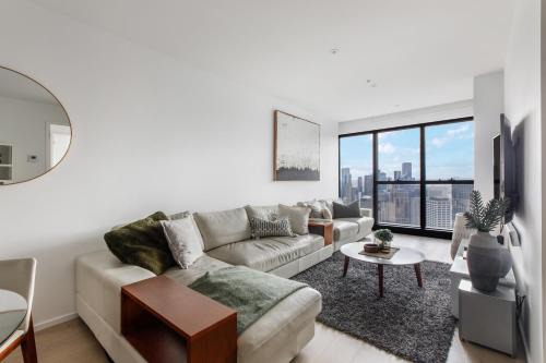 Zyra Lookout - Riverside Retreat with Pools and Sauna