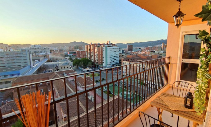 Jardin de la Abadia Apartment | Ático en el Corazón de Málaga. A 10 Minutos de la Playa y 18 del Centro