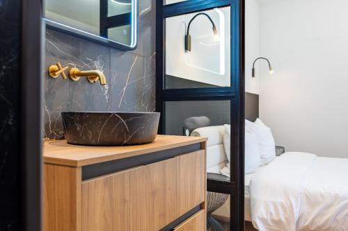 Faubourg-Raines Apartment | Élégance & Calme : Centre/Gare/Cité Gastronomie