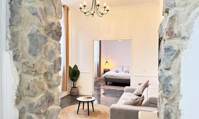 Domfront en Poiraie Apartment | Élégant*Epoxy*Design&Décor