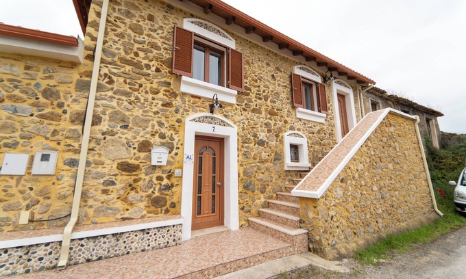 Famalicao House | Évasion Tranquille : Maison Près des Plages de Nazaré et São Martinho do Porto