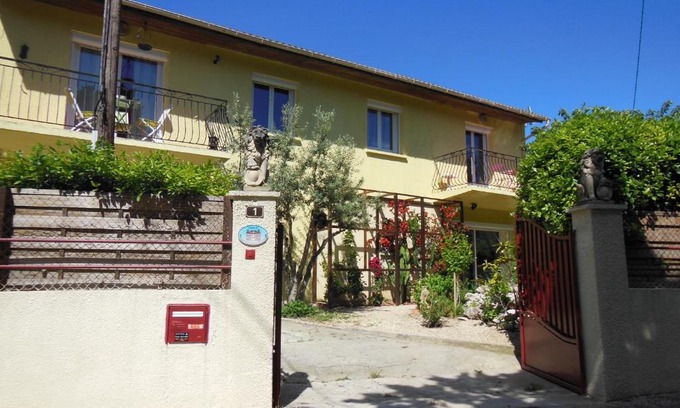 Ledenon Bed & Breakfast | Ô Doux s'Home