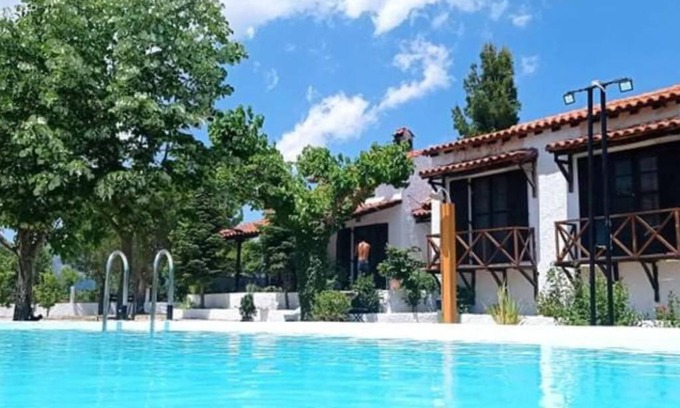 Dirfys-Messapia House | ΑΡΧΟΝΤΙΚΟ ΣΤΟΥΣ ΠΡΟΠΟΔΕΣ ΤΟΥ ΟΡΟΥΣ ΔΙΡΦΥΣ