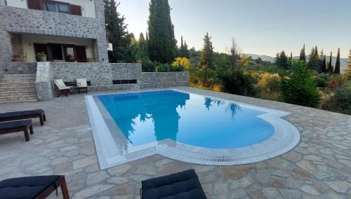 Amfikleia-Elateia Villa | Πολυτελής Κατοικία στην Αμφίκλεια