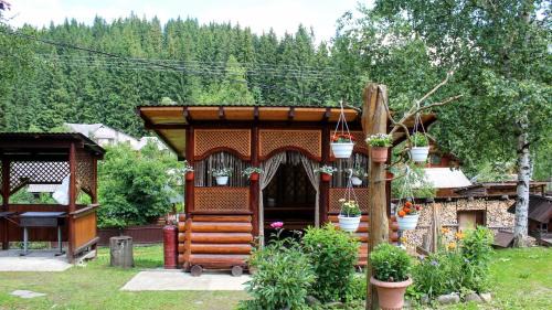 Yablunytsya Apartment | Апартаменти з трьома спальнями