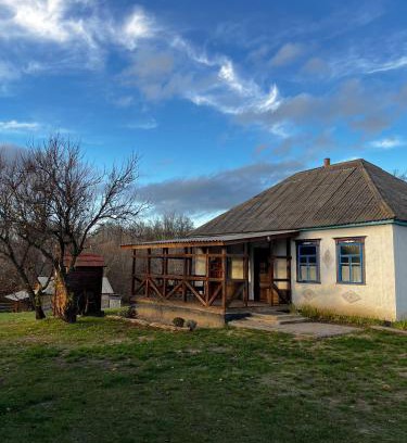 Moshny House | Бабусина хатка