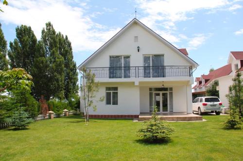 Cholpon-Ata Apartment | Двухэтажный коттедж с 2 апартаментами на озере