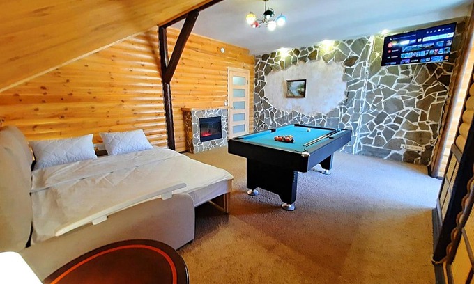 Sukhinovka Apartment | Квартира з більярдом у центрі Полтави Мережа Alex Apartments Документи для відряджень Безконтактне заселення 24-7