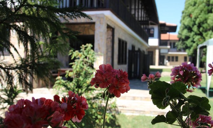 Dolna Banya House | Къщи за гости Кедър