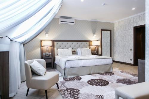 Zhashkiv Hotel | Родичі