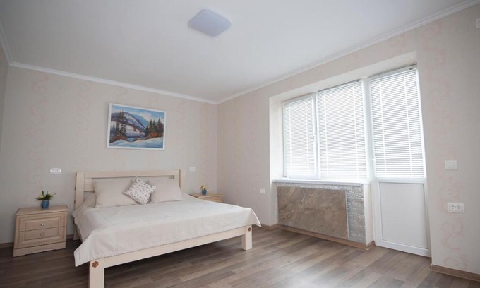 Berehove Apartment | Уютная однокомнатная квартира возле басейнов