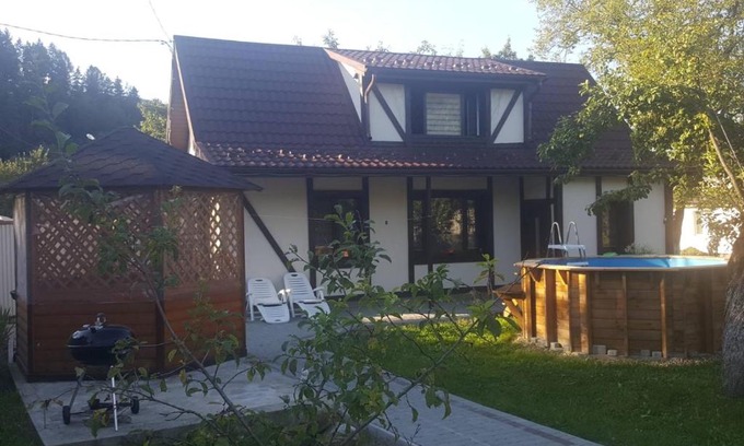 Yaremche House | У Насті