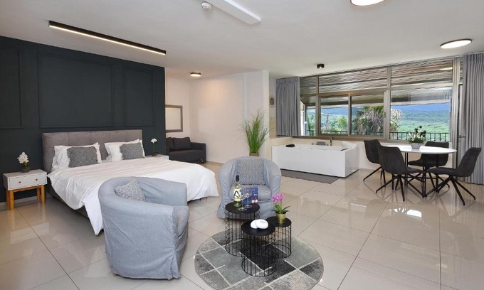 Gornot HaGalil Bed & Breakfast | אדם וחווה - סוויטות מפנקות עם ג'קוזי פרטי ובריכה במתחם מול נוף גלילי מושלם