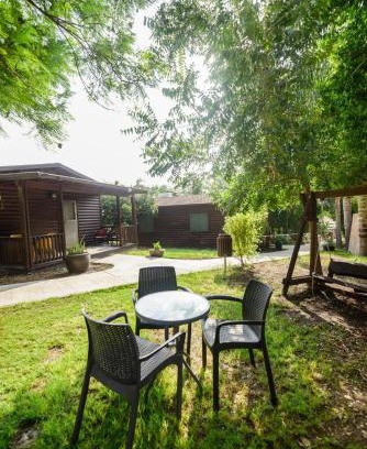 Menahemia Hotel | בינות תמרים