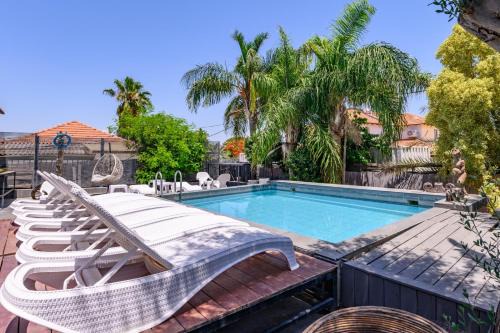 Yavne'el Bed & Breakfast | בקתות ילוז של רשת לב הגולן - 6 צימרים מקסימים עם בריכה משותפת ליד הכנרת