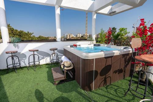 Jaffa Apartment | הפנטהאוז של תל אביב - דירות סטודיו מהממות ופנטהאוז משגע עם ג'קוזי פרטי!